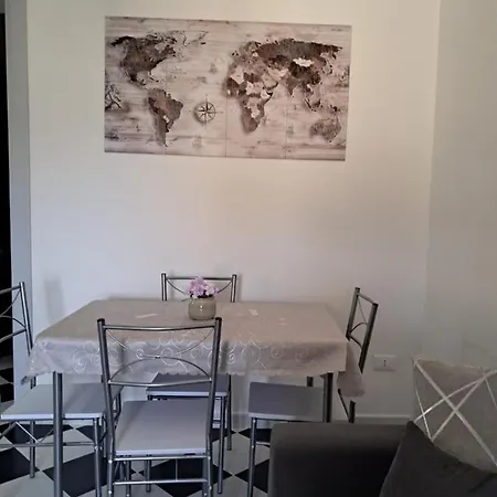 Casa vacanze Black And White House *